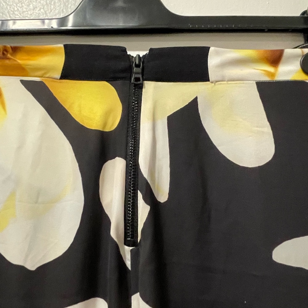 Floral Black and White Alice & Olivia‎ Women's Pants - Picture 4 of 6